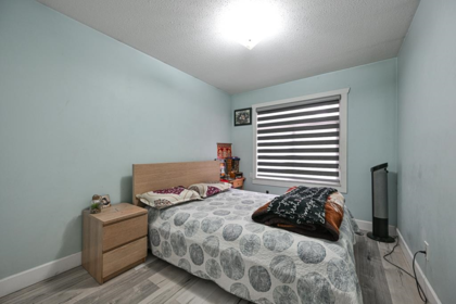 Powder Room Photo of 14346 68b Avenue, Surrey, BC