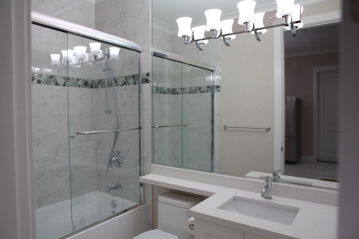 Primary Bathroom Photo of 455 W 38th Avenue, Vancouver, BC