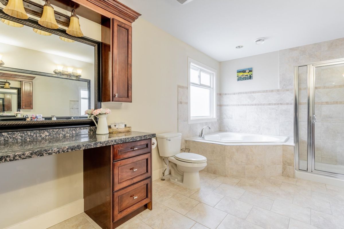 Entry Foyer Photo of 15833 108 Avenue, Surrey, BC