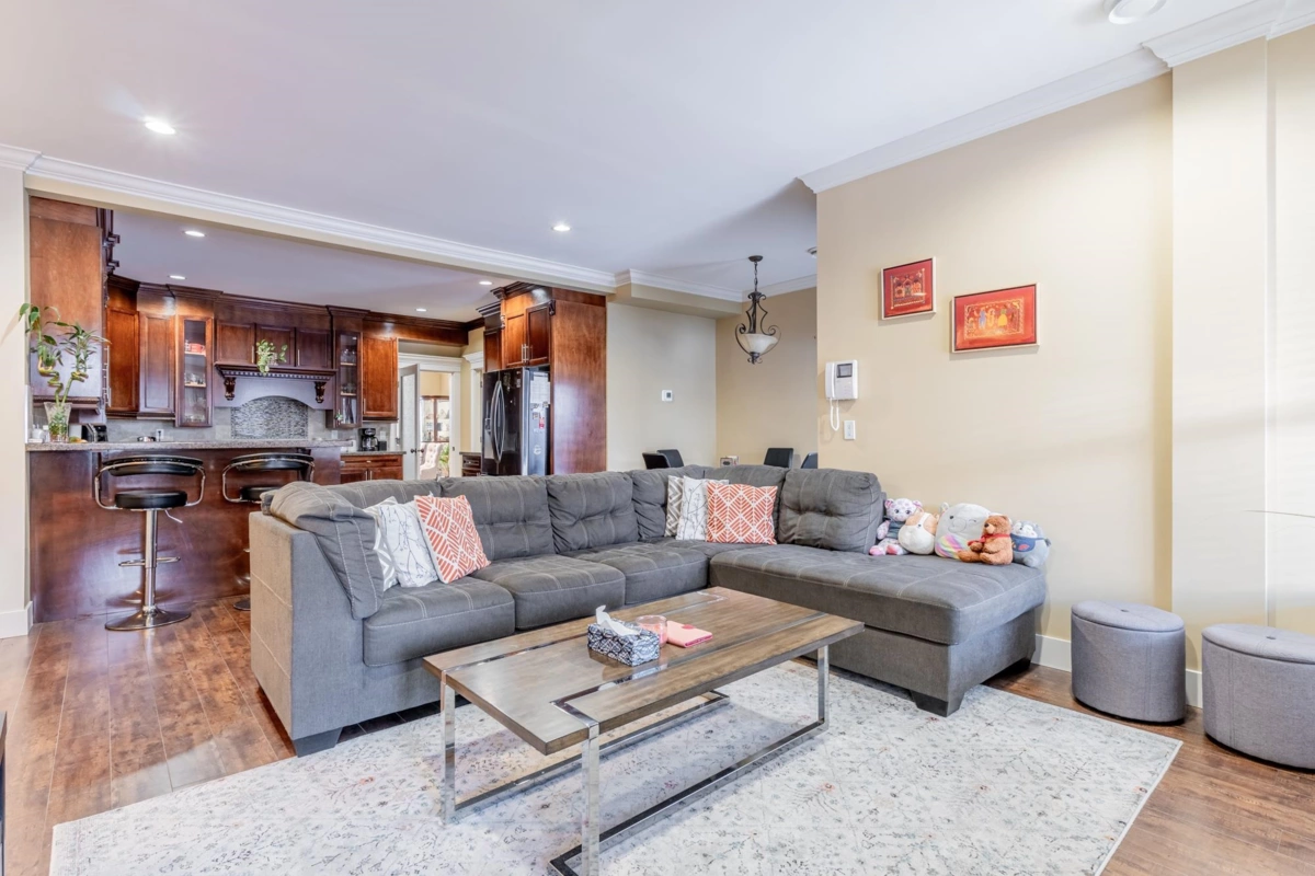 Kitchen Island Photo of 15833 108 Avenue, Surrey, BC