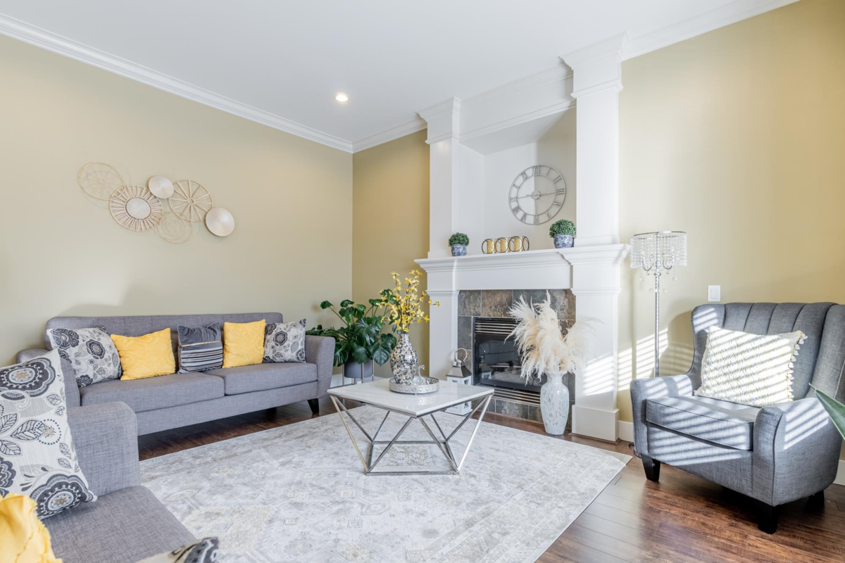 Living Room Photo of 15833 108 Avenue, Surrey, BC