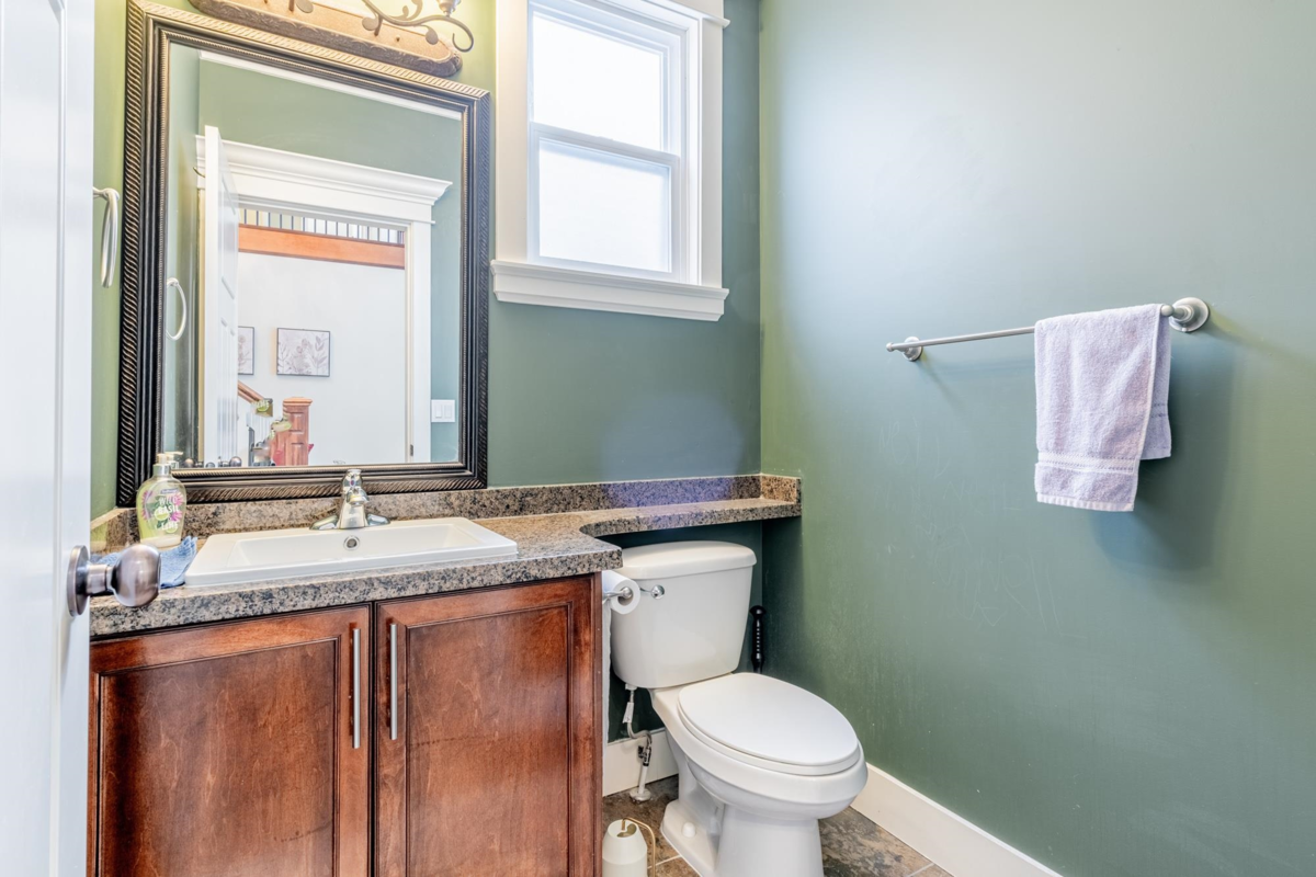 Powder Room Photo of 15833 108 Avenue, Surrey, BC