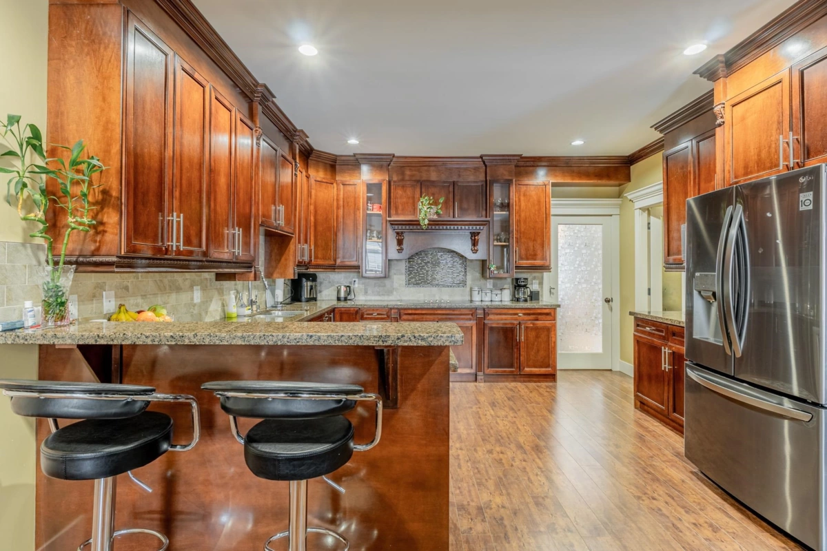 Primary Bathroom Photo of 15833 108 Avenue, Surrey, BC