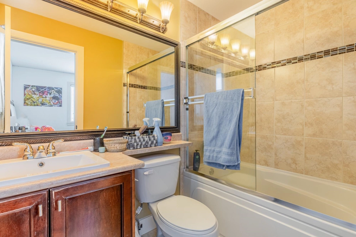 Staircase Photo of 15833 108 Avenue, Surrey, BC