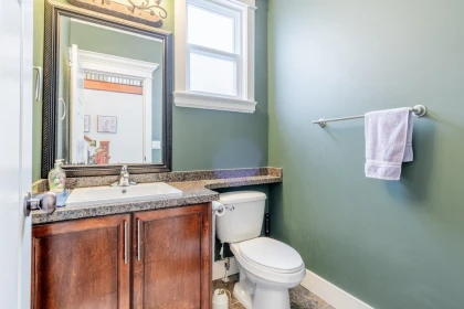 Powder Room Photo of 15833 108 Avenue, Surrey, BC