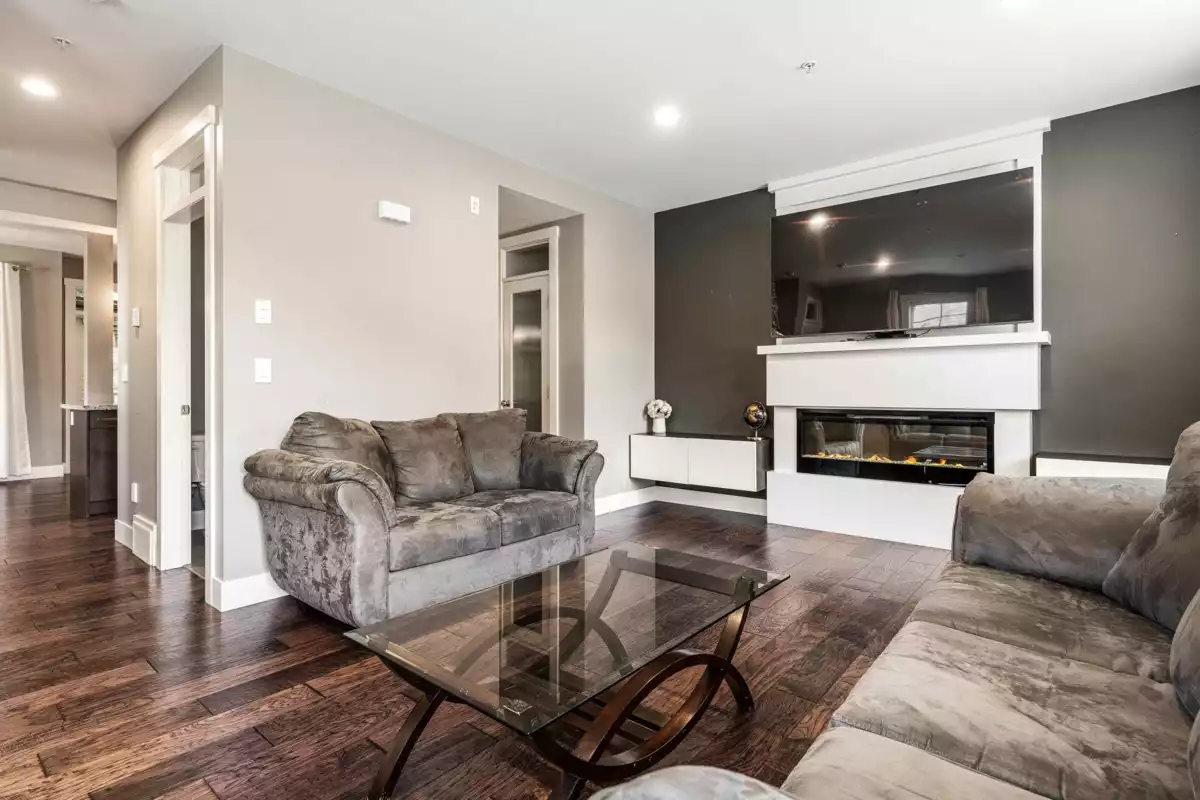 Guest Bathroom Photo of 37 35298 Marshall Road, Abbotsford, BC