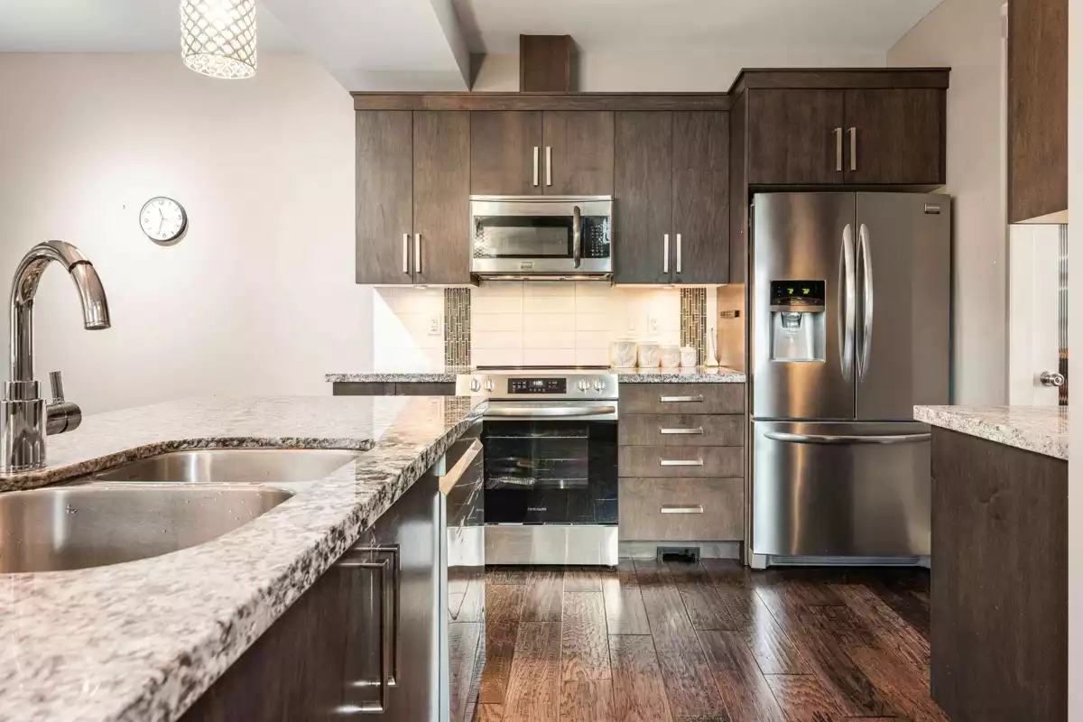 Kitchen Island Photo of 37 35298 Marshall Road, Abbotsford, BC