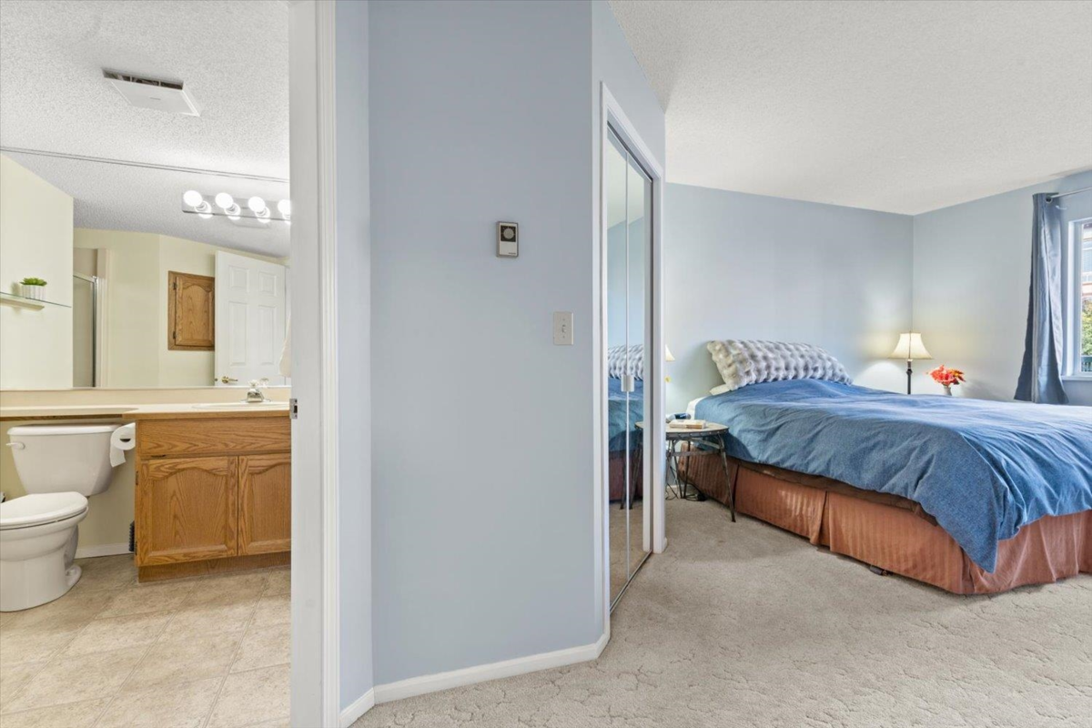 Entry Foyer Photo of 203 45604 Brett Avenue, Chilliwack, BC