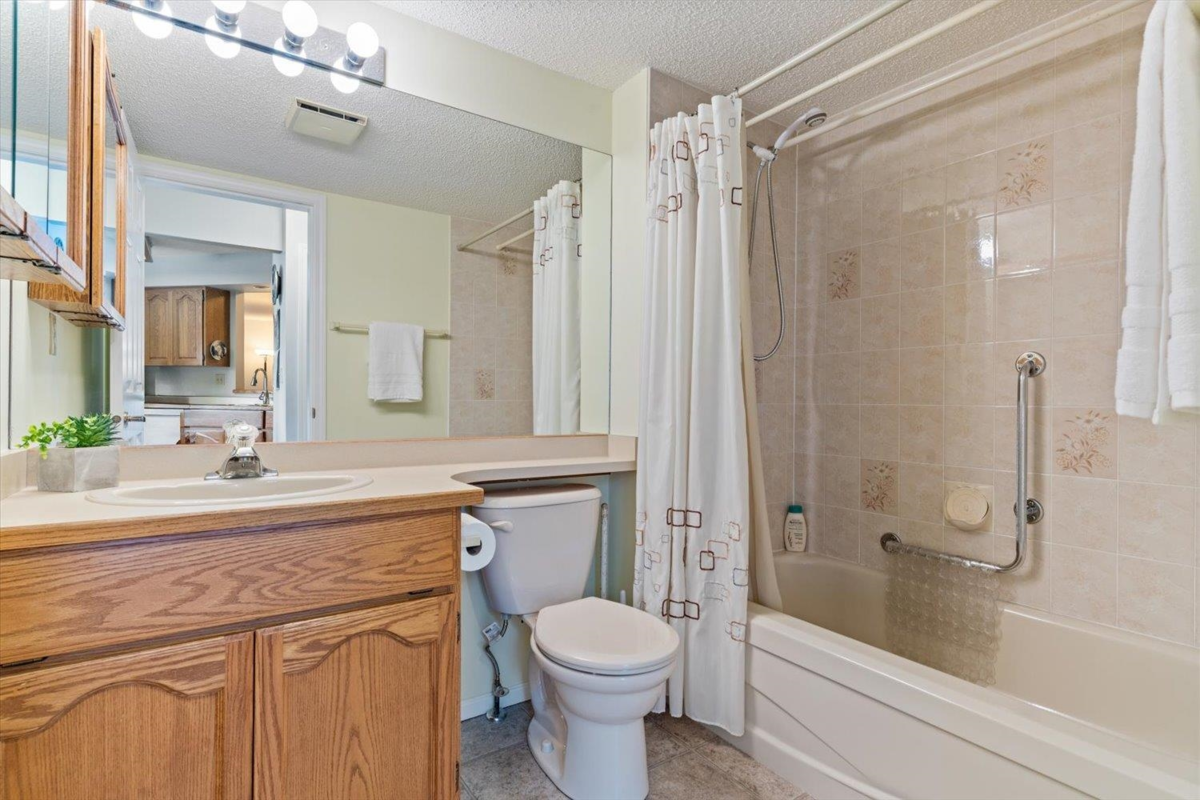 Hallway Photo of 203 45604 Brett Avenue, Chilliwack, BC