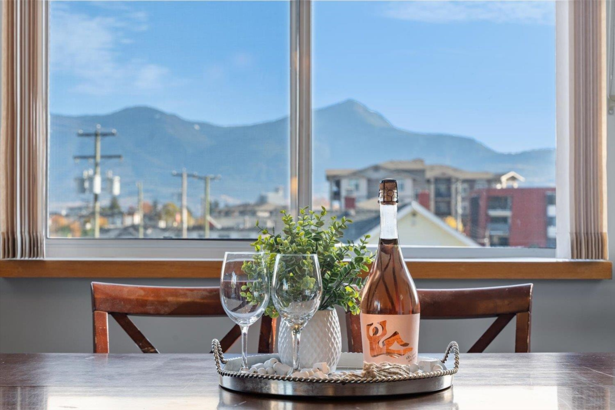 Walk-In Closet Photo of 203 45604 Brett Avenue, Chilliwack, BC