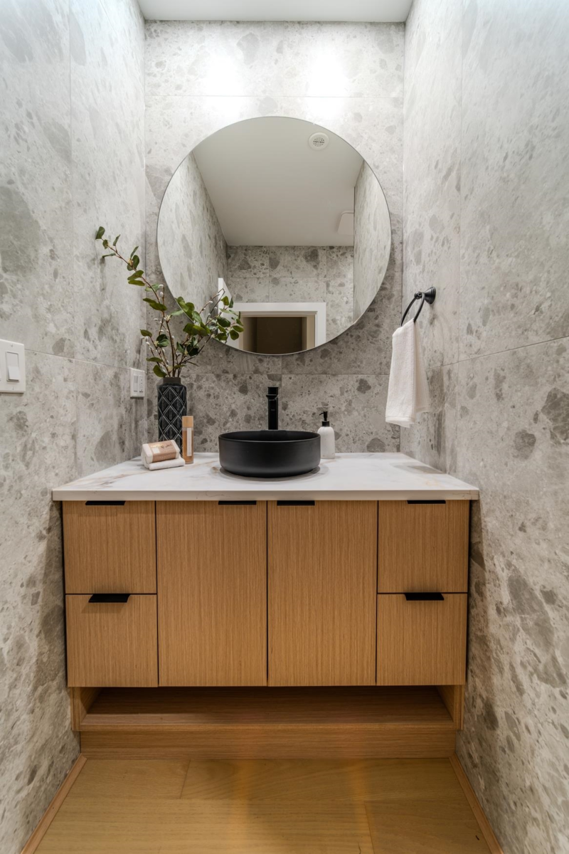 Guest Bathroom Photo of 1 3576 E Pender Street, Vancouver, BC