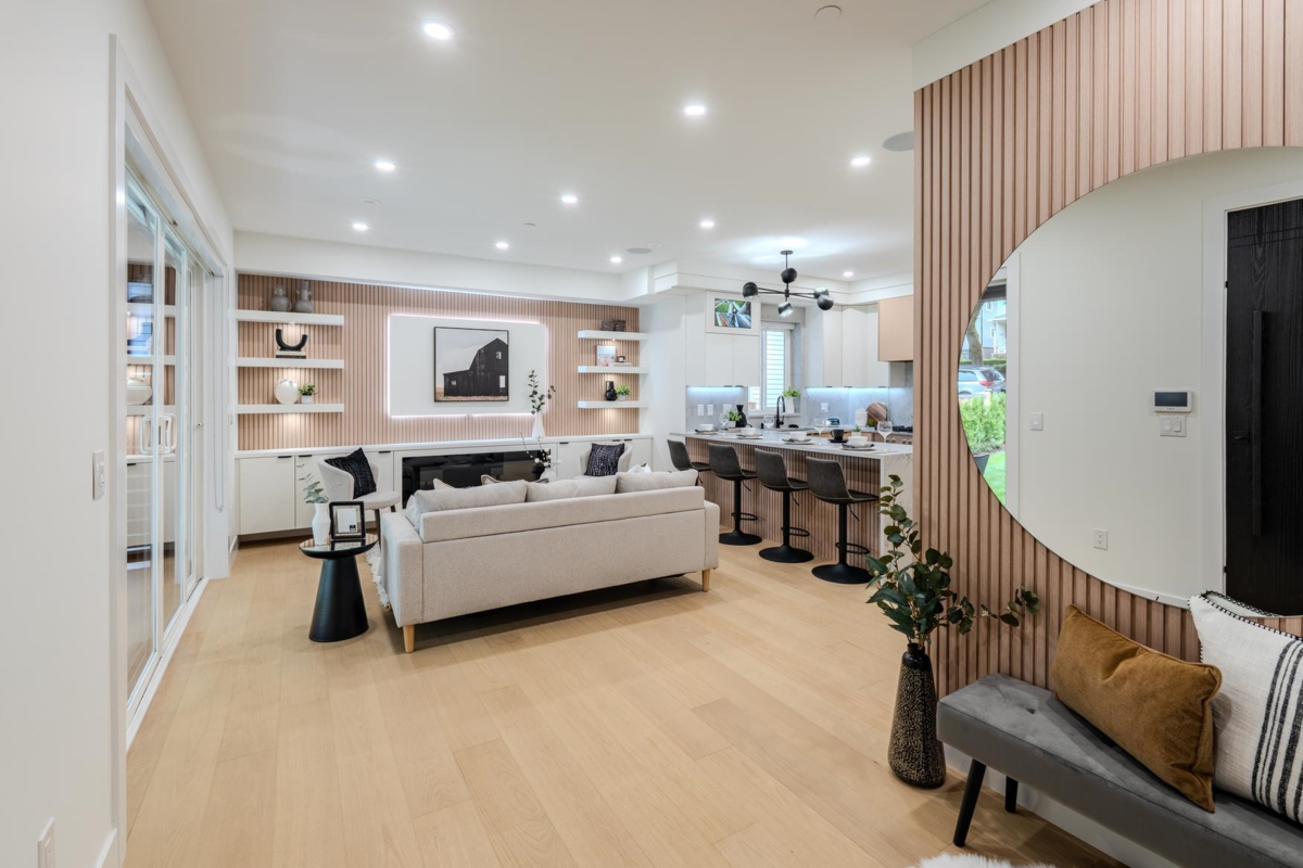Kitchen Island Photo of 1 3576 E Pender Street, Vancouver, BC