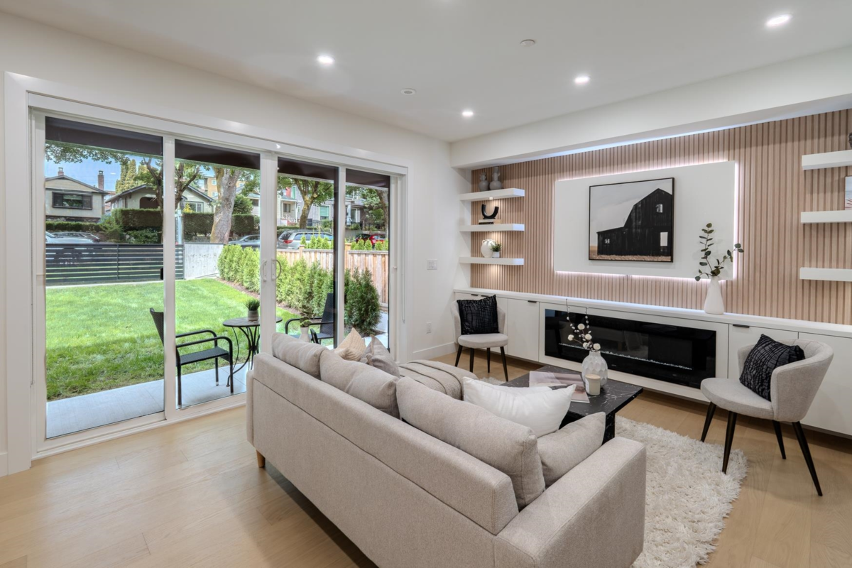 Kitchen Photo of 1 3576 E Pender Street, Vancouver, BC