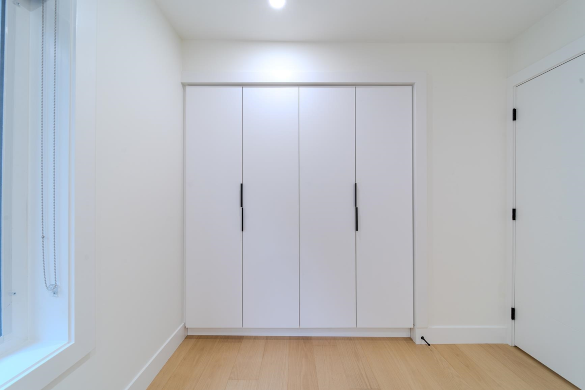 Laundry Room Photo of 1 3576 E Pender Street, Vancouver, BC