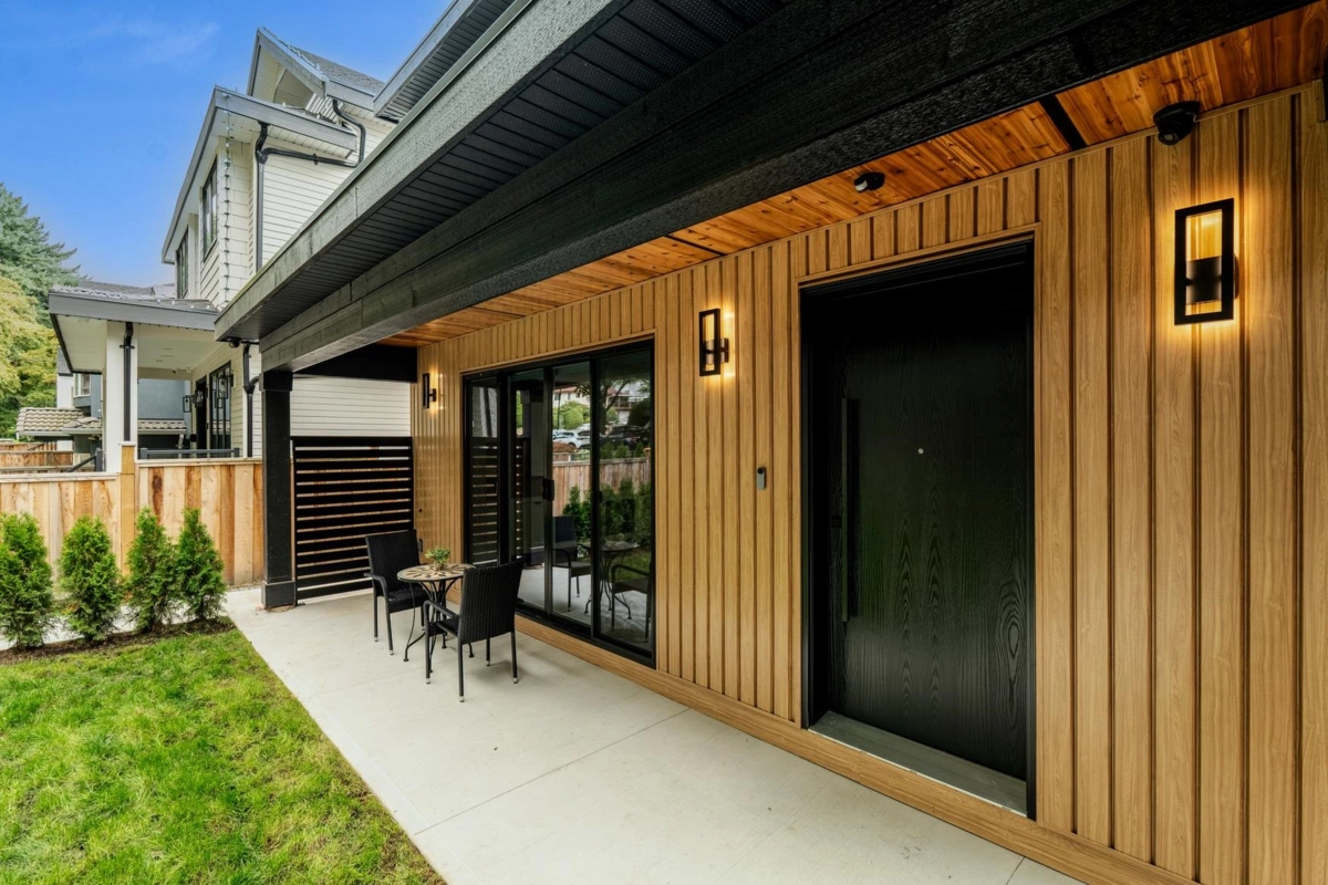 Living Room Photo of 1 3576 E Pender Street, Vancouver, BC