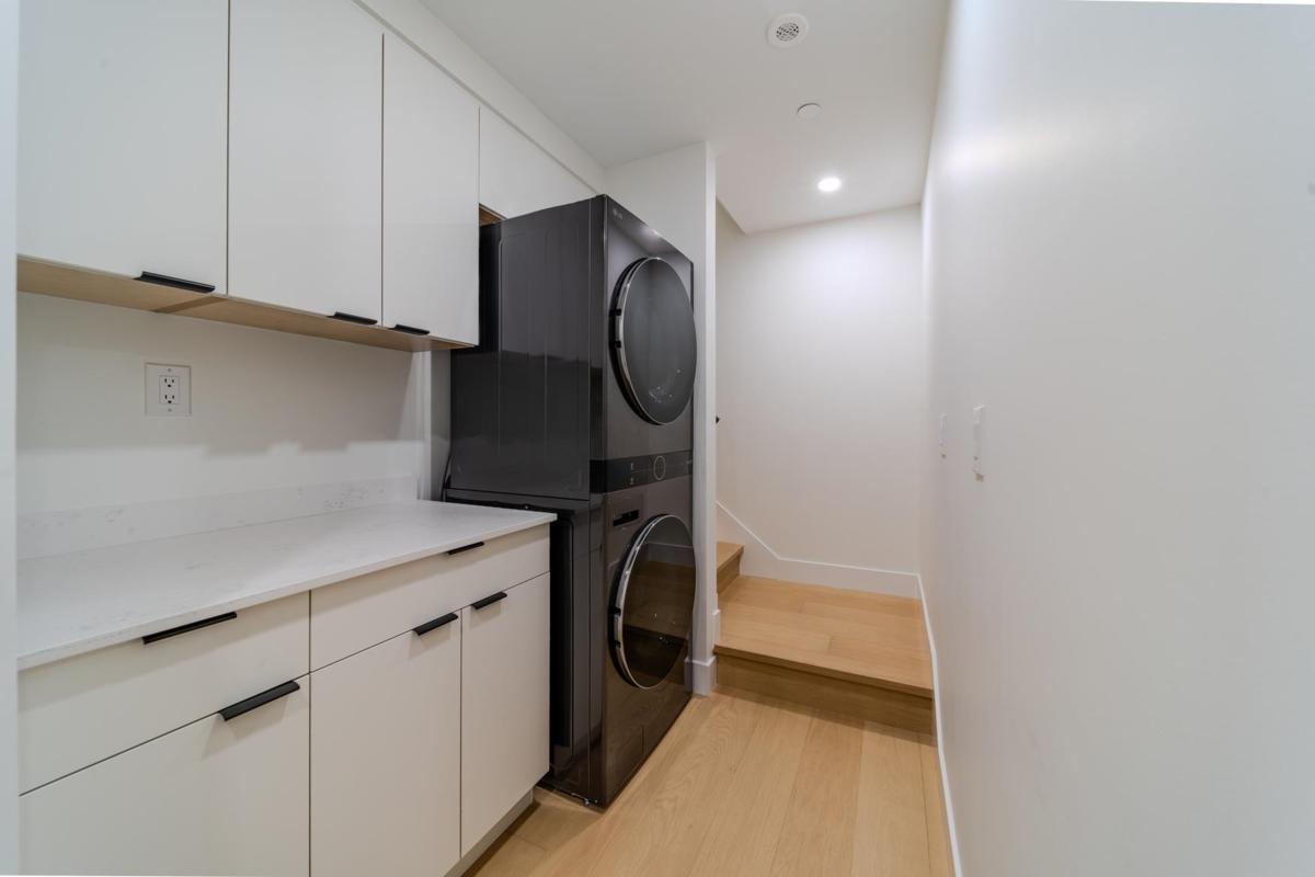 Loft / Bonus Room Photo of 1 3576 E Pender Street, Vancouver, BC