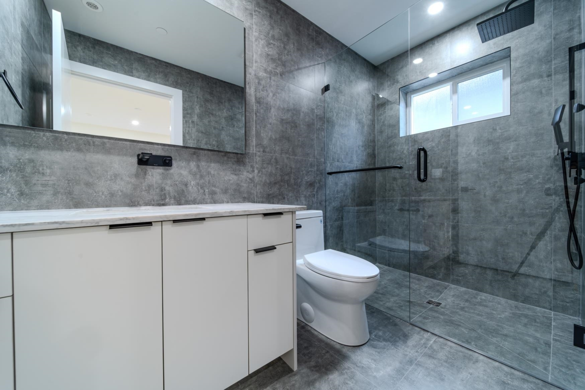 Mudroom Photo of 1 3576 E Pender Street, Vancouver, BC