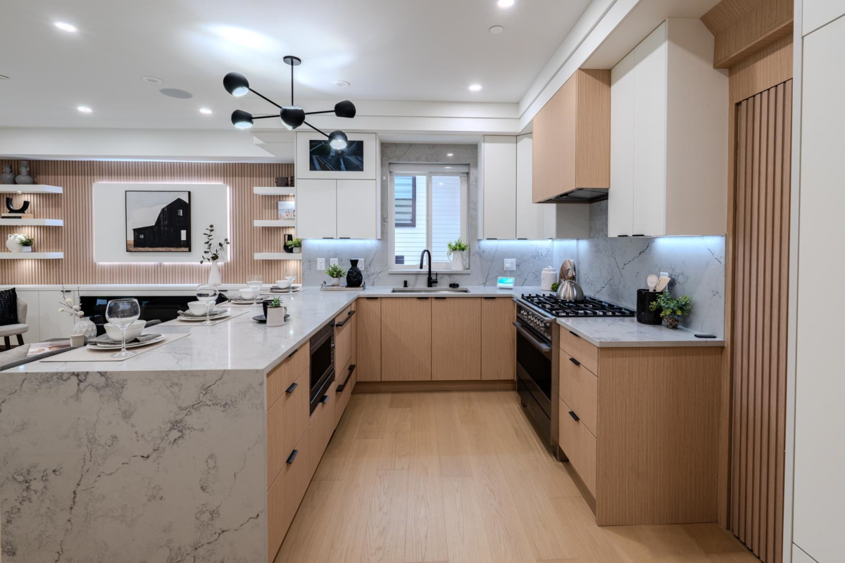 Walk-In Closet Photo of 1 3576 E Pender Street, Vancouver, BC