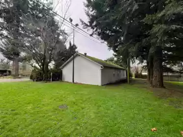 Kitchen Island Photo of 4162 Bradner Road, Abbotsford, BC