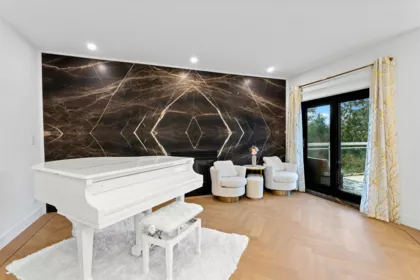 5485 Keith Road, West Vancouver, BC