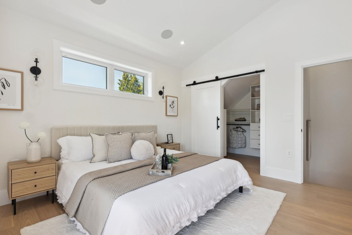 Front Yard Photo of #2 2244 E 11th Avenue, Vancouver, BC