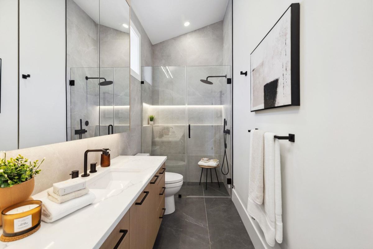 Hot Tub / Spa Photo of #2 2244 E 11th Avenue, Vancouver, BC