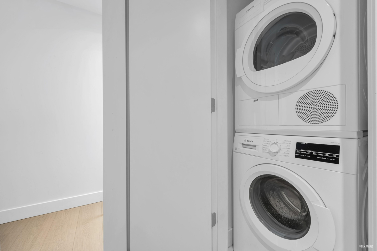 Kitchen Island Photo of 740 8133 Cook Road, Richmond, BC