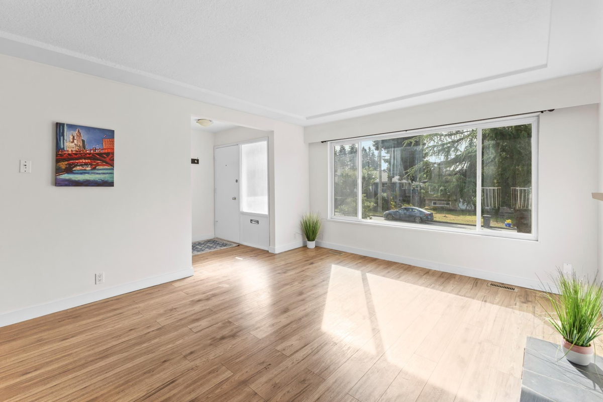 Breakfast Nook Photo of 1119 Sprice Avenue, Coquitlam, BC