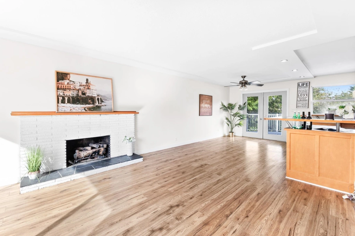 Kitchen Island Photo of 1119 Sprice Avenue, Coquitlam, BC