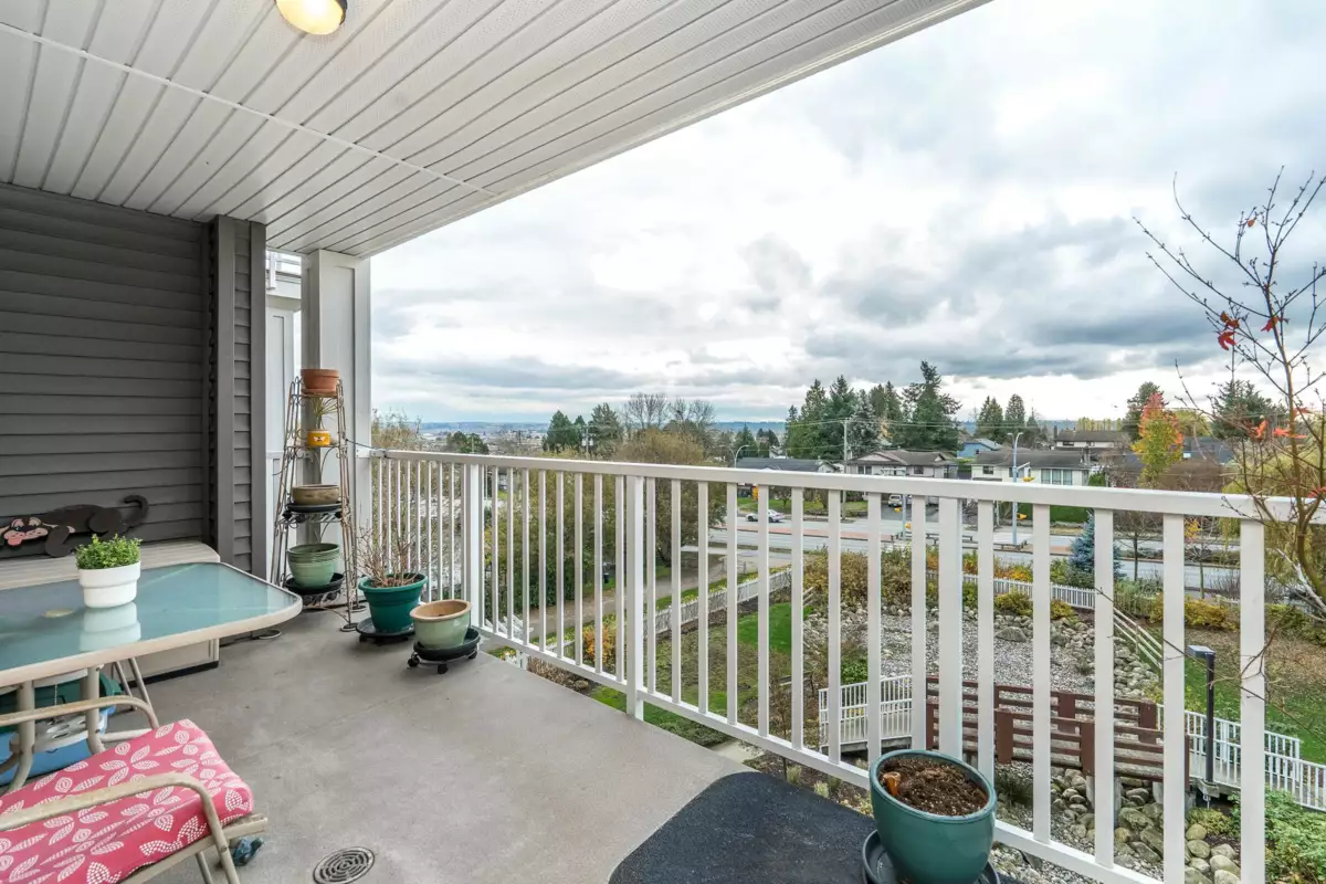 Bedroom 4 Photo of 307 6450 194 Street, Surrey, BC