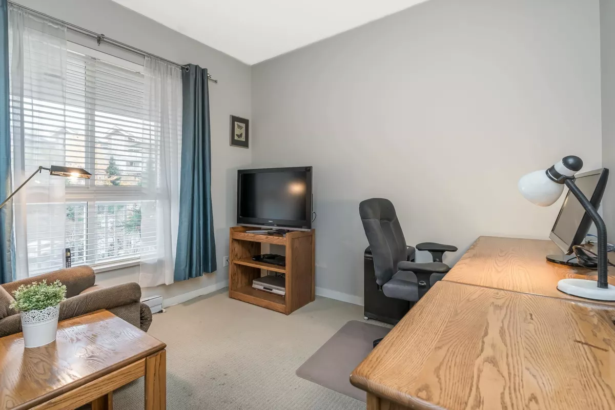 Entry Foyer Photo of 307 6450 194 Street, Surrey, BC