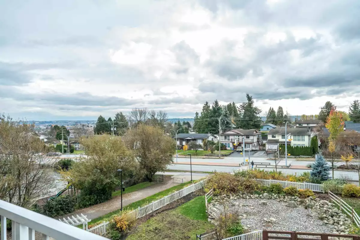 Guest Bathroom Photo of 307 6450 194 Street, Surrey, BC