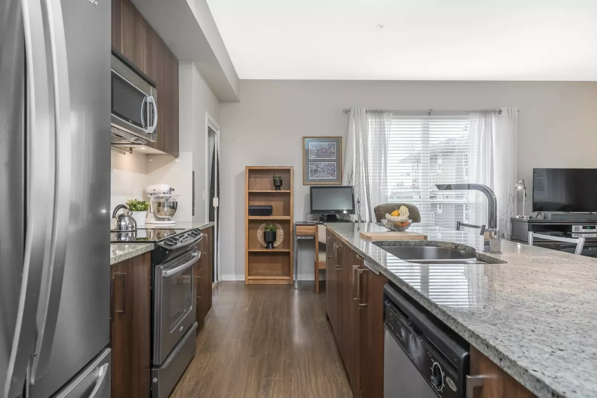 Kitchen Photo of 307 6450 194 Street, Surrey, BC