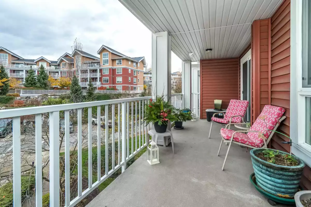 Office / Den Photo of 307 6450 194 Street, Surrey, BC