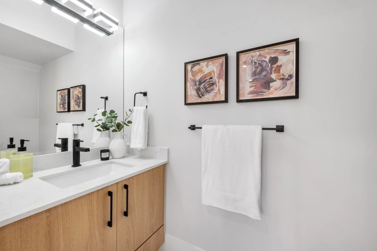 Guest Bathroom Photo of 2743 Mcgill Street, Vancouver, BC