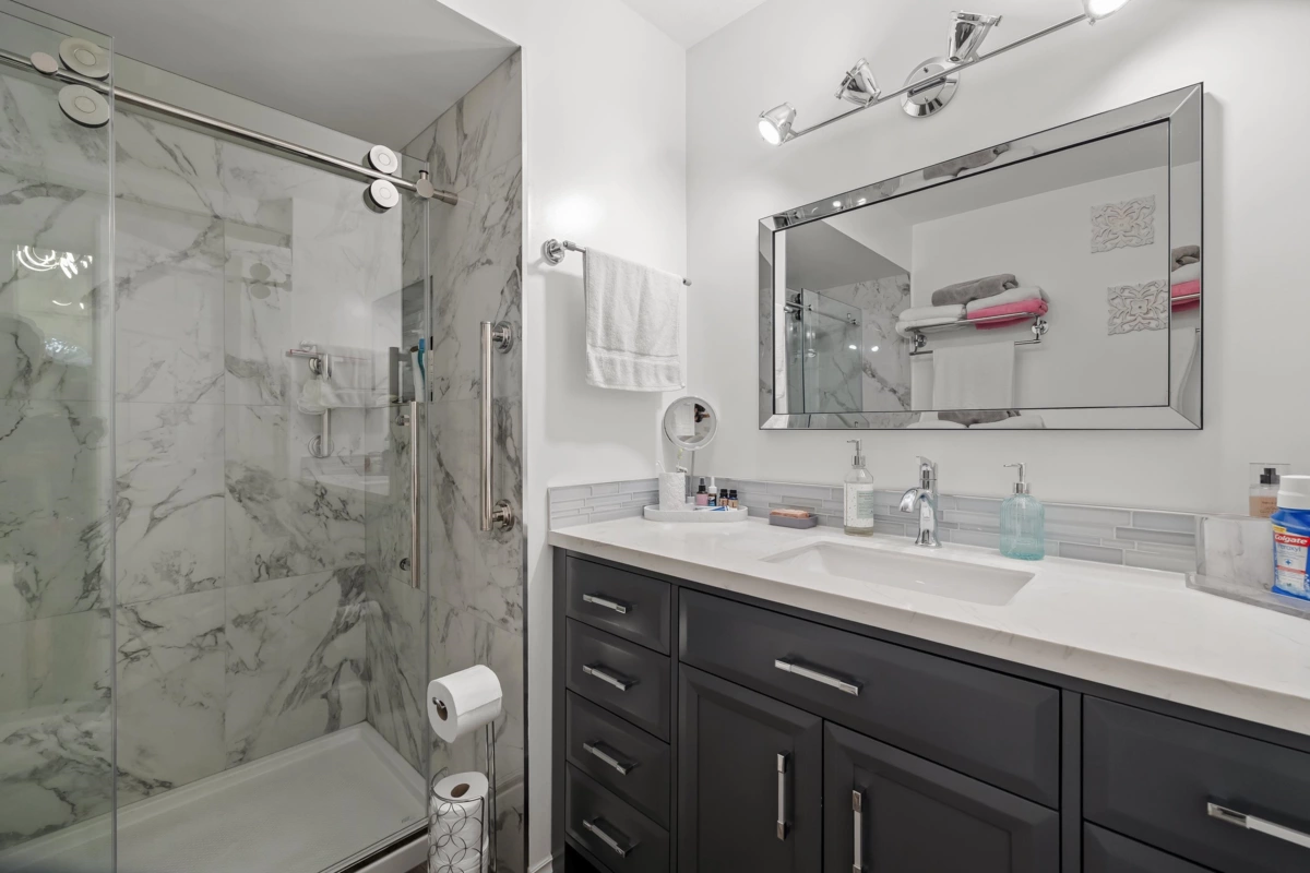 Kitchen Island Photo of 39 9271 122nd Street, Surrey, BC