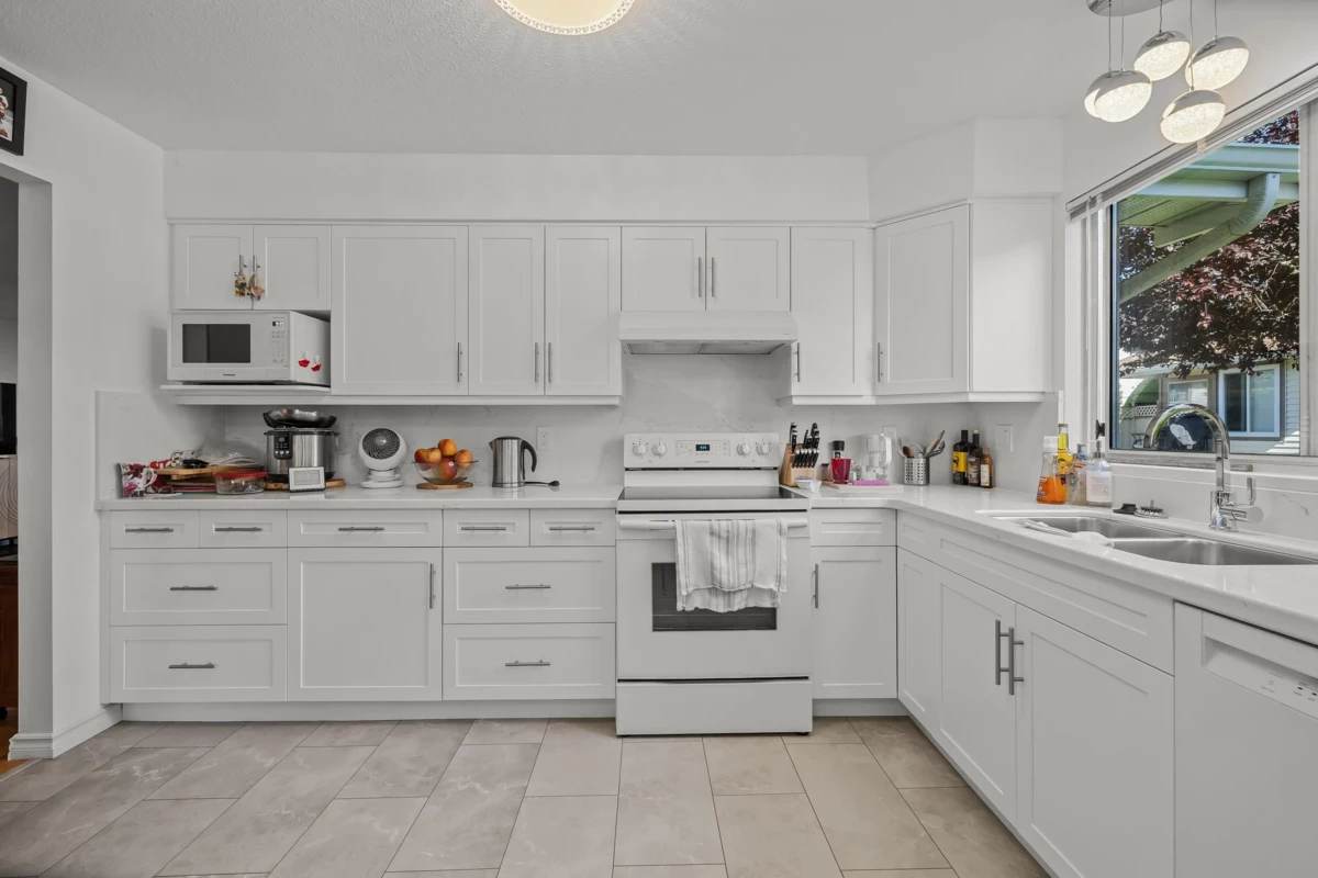 Living Room Photo of 39 9271 122nd Street, Surrey, BC