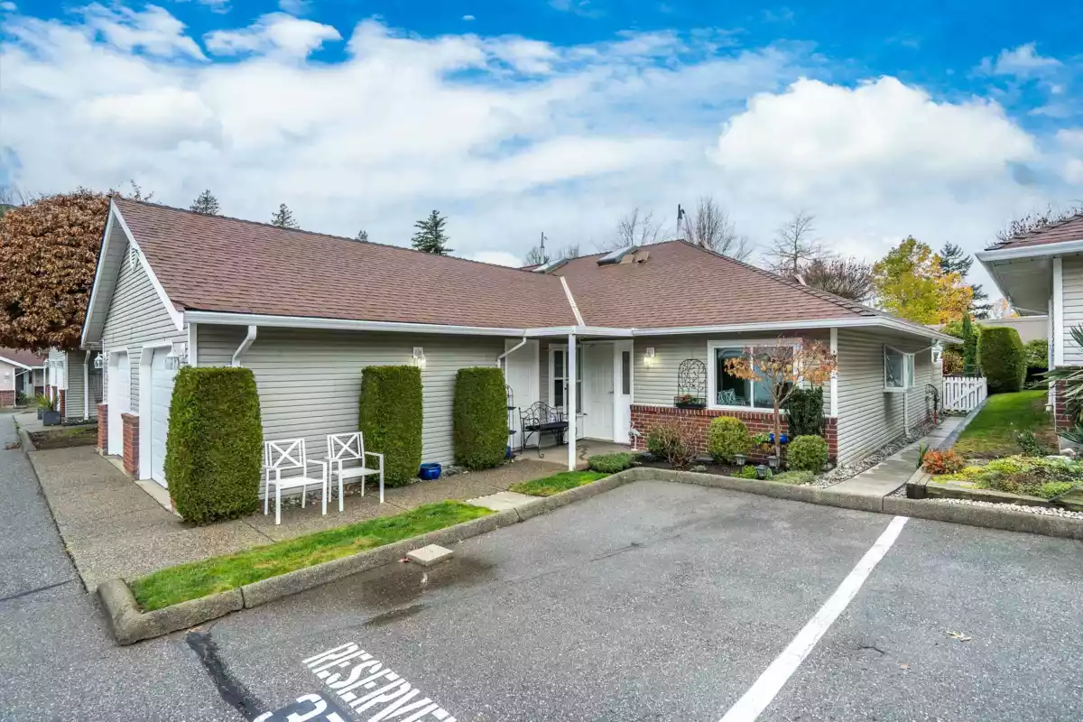 Living Room Photo of 37 2081 Winfield Drive, Abbotsford, BC