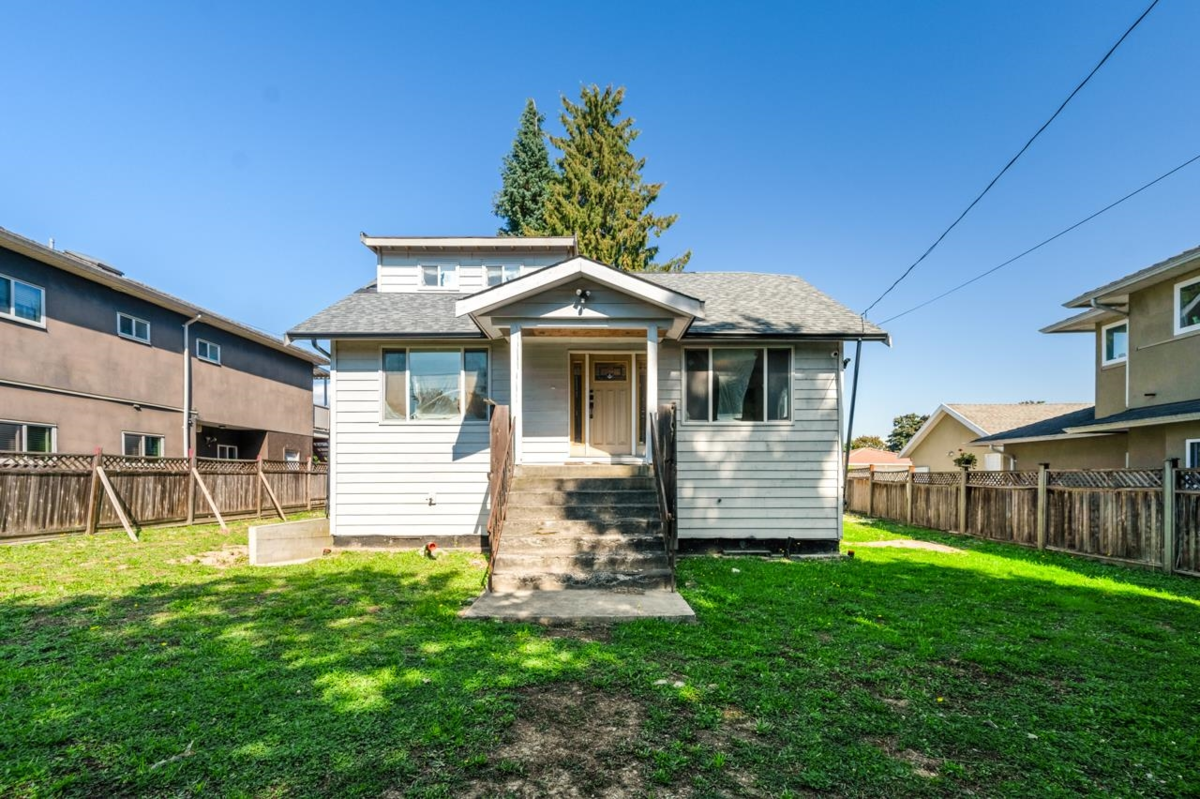 Dining Area Photo of 7520 Canada Way, Burnaby, BC