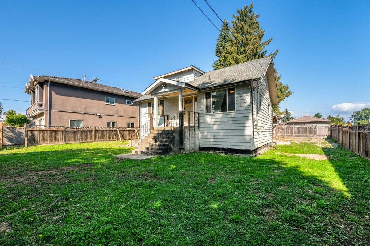 Hallway Photo of 7520 Canada Way, Burnaby, BC