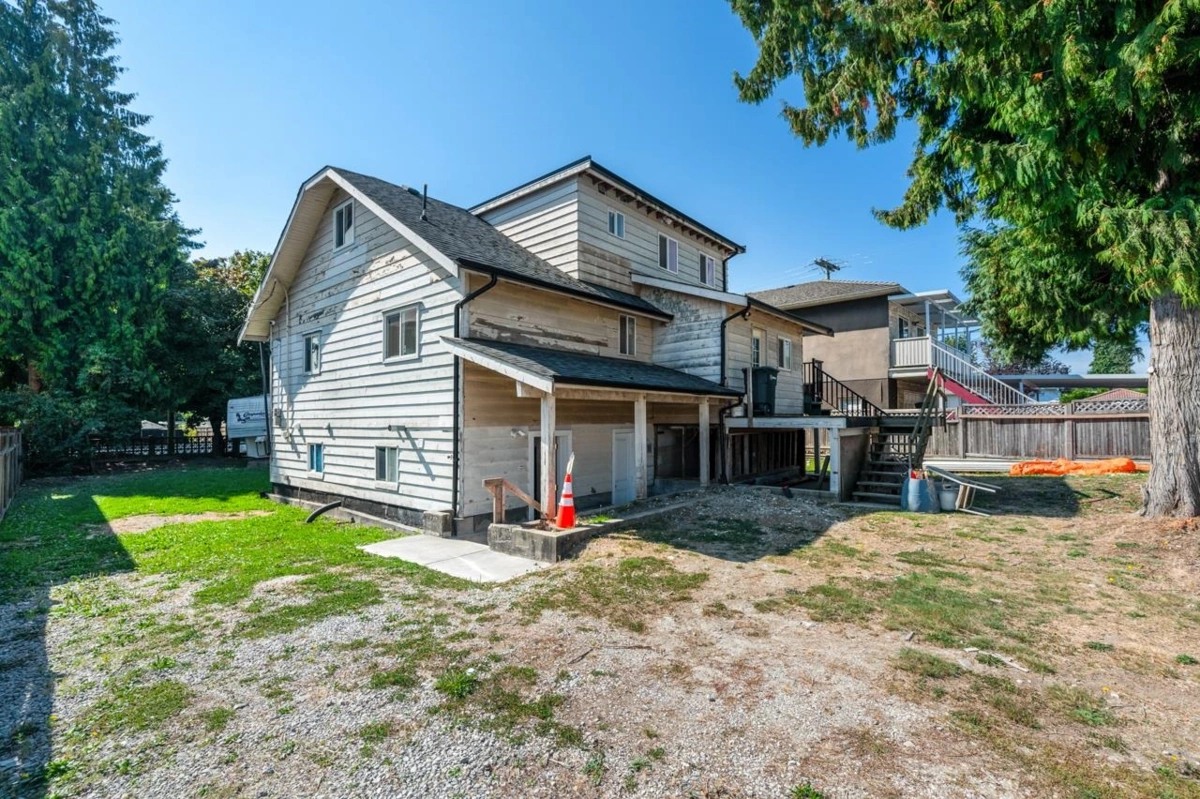 Kitchen Island Photo of 7520 Canada Way, Burnaby, BC