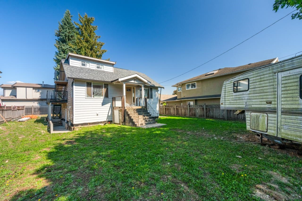 Kitchen Photo of 7520 Canada Way, Burnaby, BC