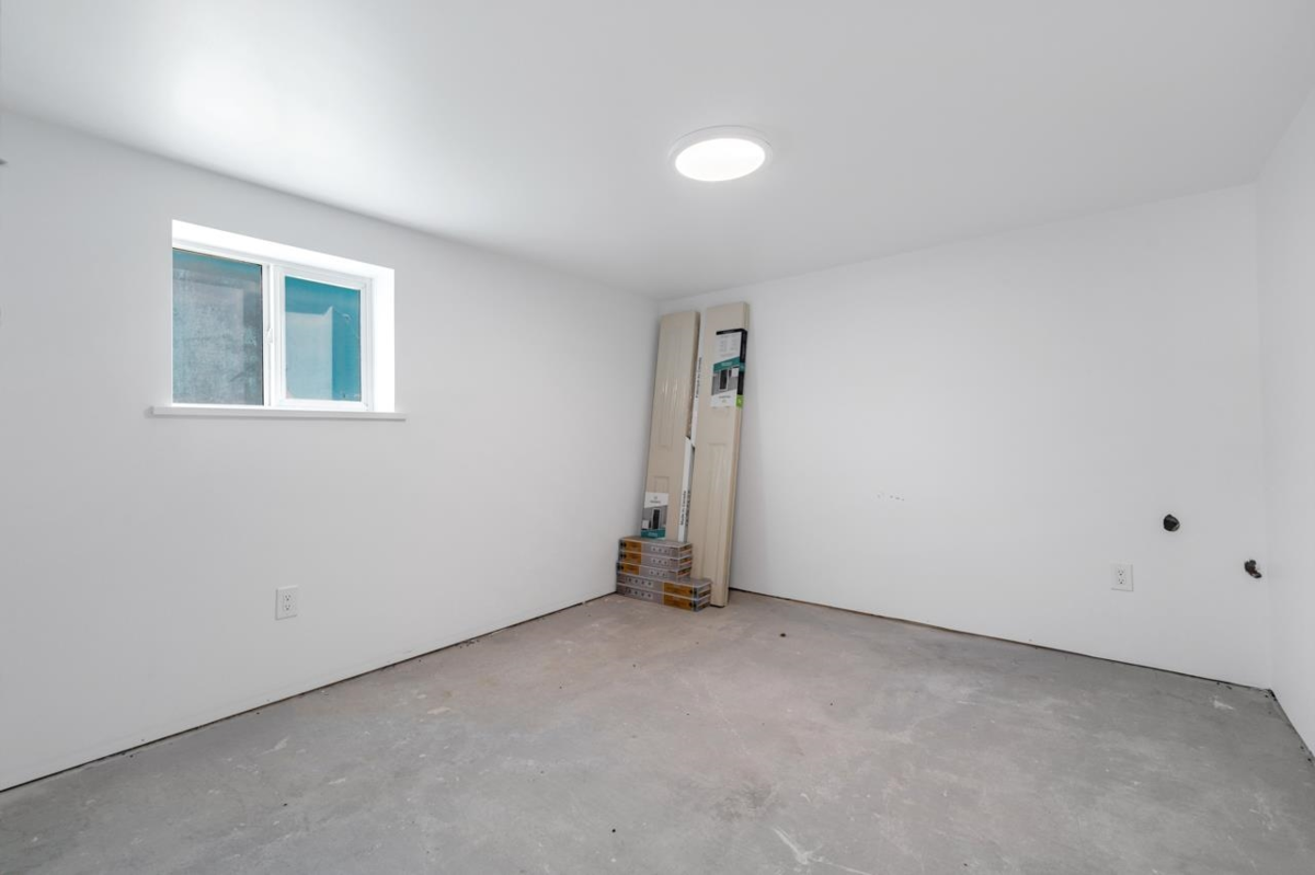 Mudroom Photo of 7520 Canada Way, Burnaby, BC