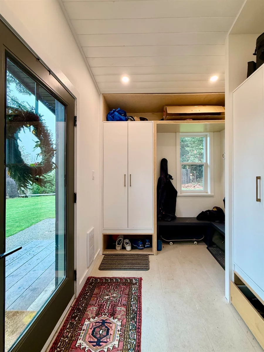 Family Room Photo of 962 Cemetery Road, Gibsons, BC