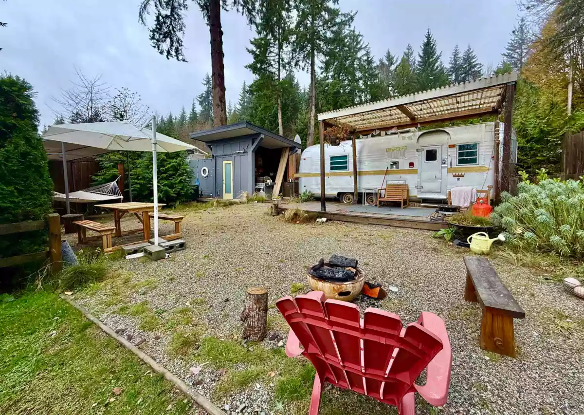 Front Yard Photo of 962 Cemetery Road, Gibsons, BC