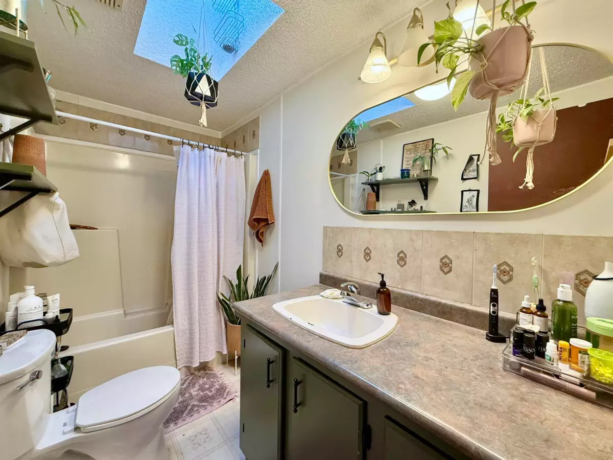 Hallway Photo of 962 Cemetery Road, Gibsons, BC