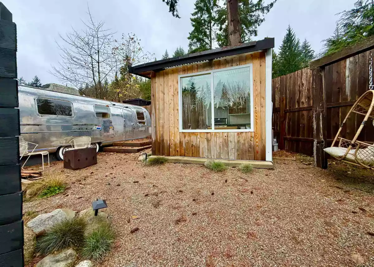 Hot Tub / Spa Photo of 962 Cemetery Road, Gibsons, BC