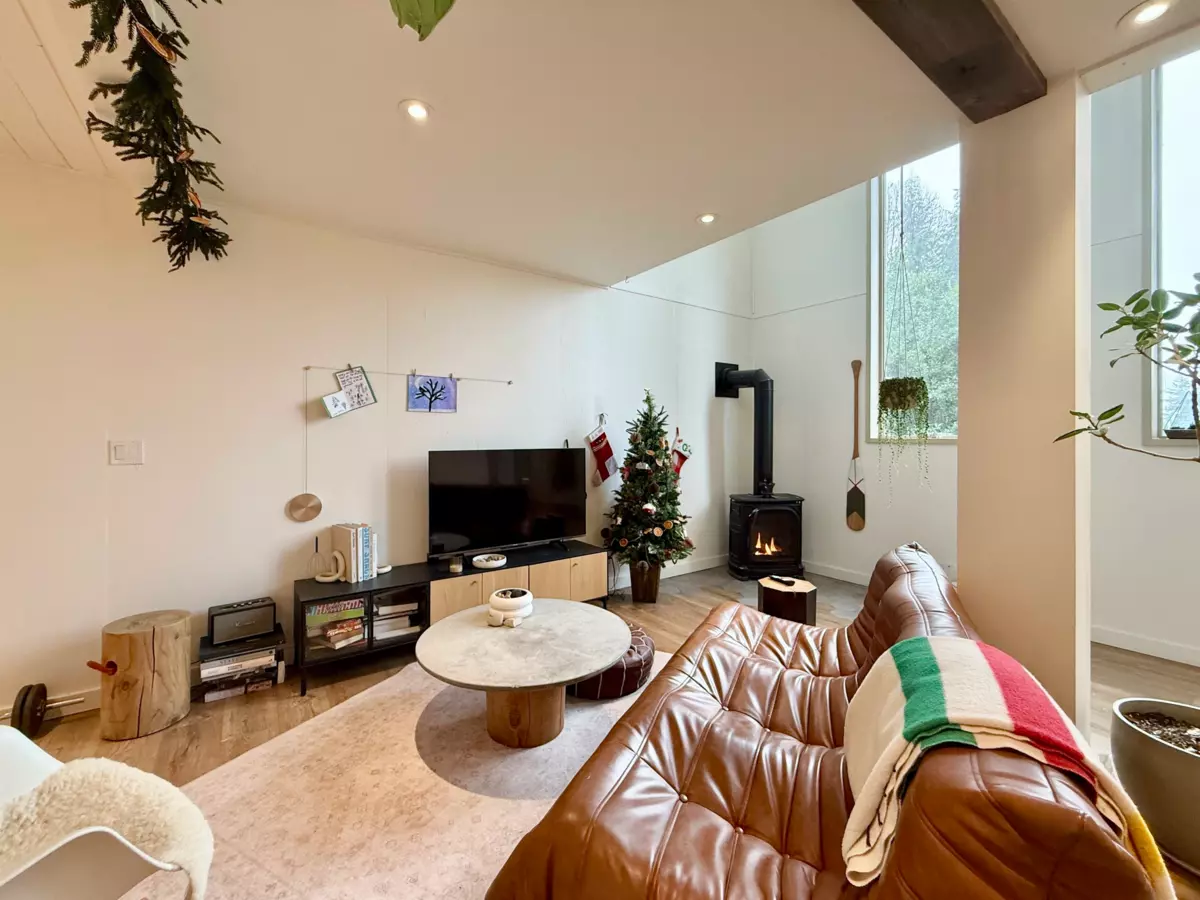 Kitchen Photo of 962 Cemetery Road, Gibsons, BC