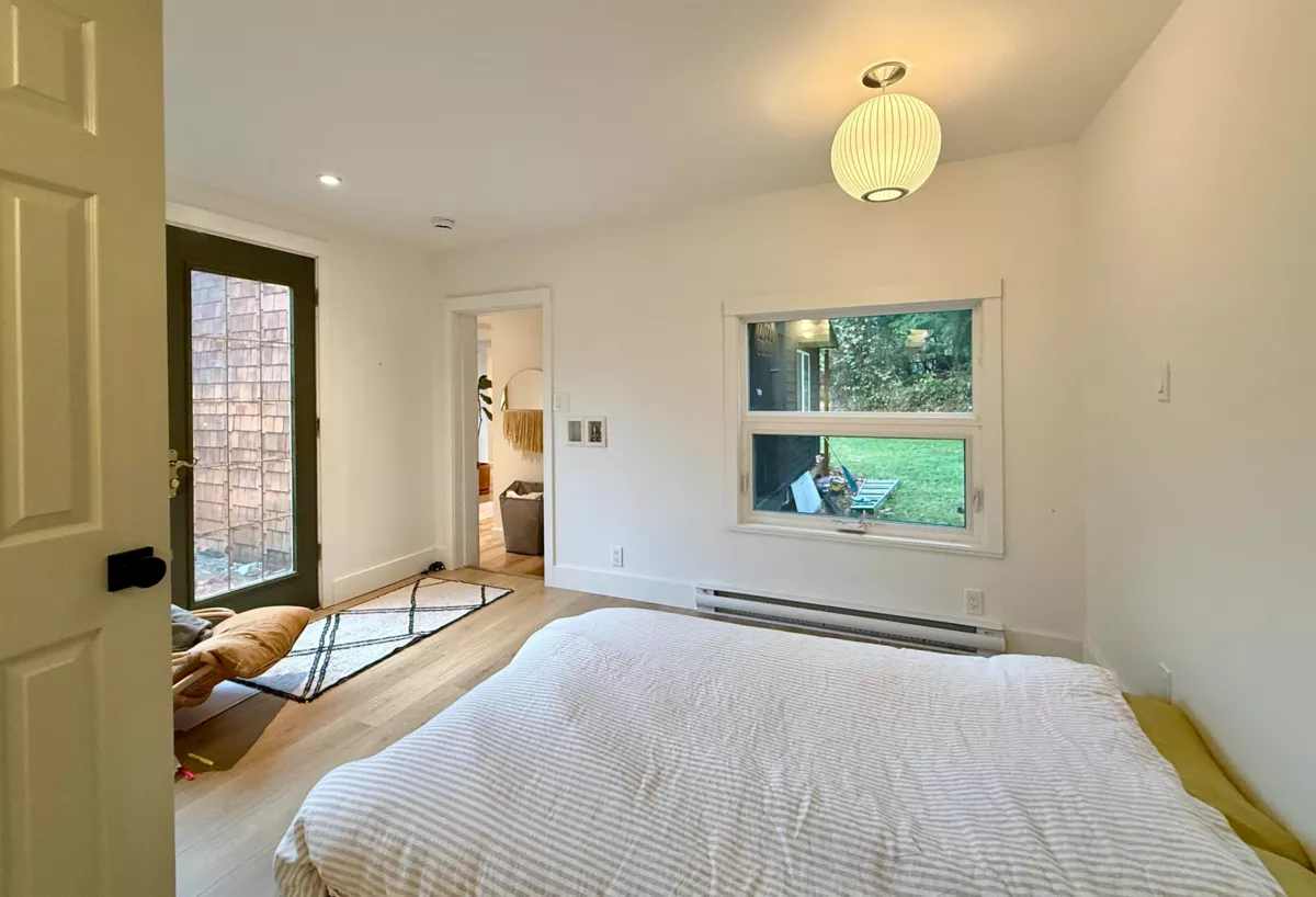 Walk-In Closet Photo of 962 Cemetery Road, Gibsons, BC