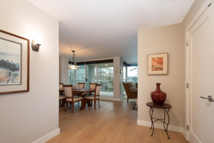 301 1455 Duchess Avenue, West Vancouver, BC, West Vancouver — Apartment/Condo for sale